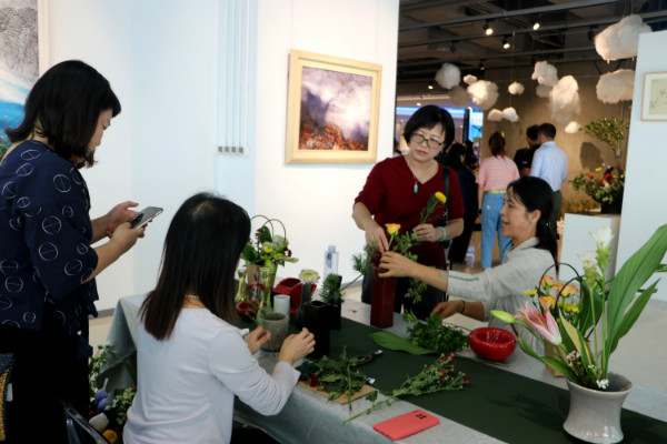 花艺迎佳节30位来自两岸的花艺使者在沪展示7大板块23件“花品”(图2)